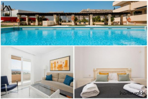 Sea view apartment in the center of puerto Banús and private parking
